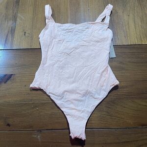 NWT SKIMS Womens Faded Nectar Fits Everybody Square Neck Bodysuit Size Small